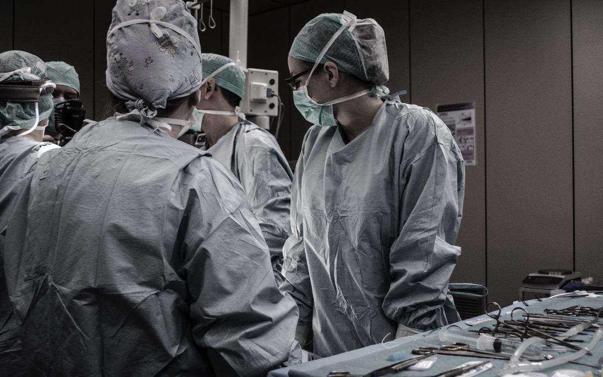 Anästhesisten wehren sich gegen Aufspaltung des Faches: Fachärztemangel mit Folgen für Patientinnen